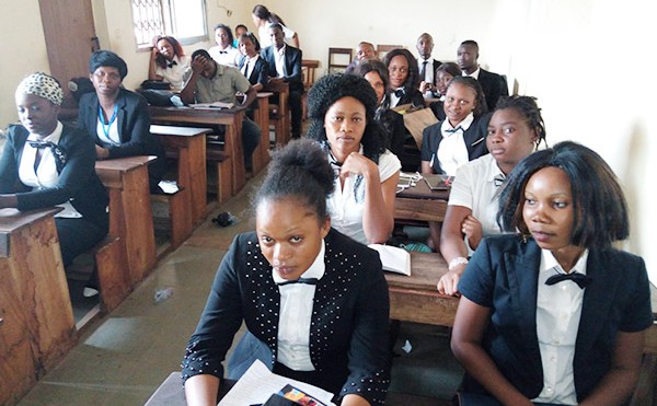 37305_5b191e1cd3906-salle-isthog-guinee
