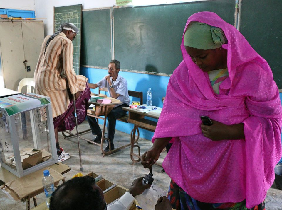 866646-femme-vote-djibouti