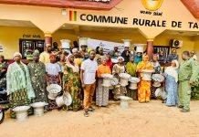 Tanènè/Dubréka : 120 foyers améliorés distribués pour lutter contre la déforestation et préserver l’environnement