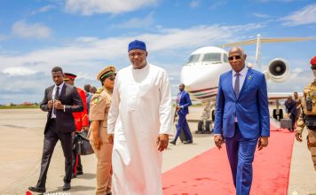 Coopération Guinée–Gambie : Adama Barrow à Conakry pour donner un nouvel élan aux relations bilatérales